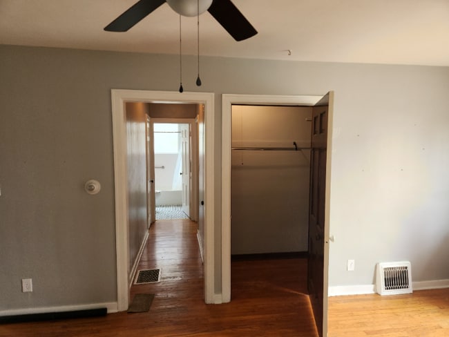 216 E Washington St in Morton, IL - Foto de edificio - Building Photo