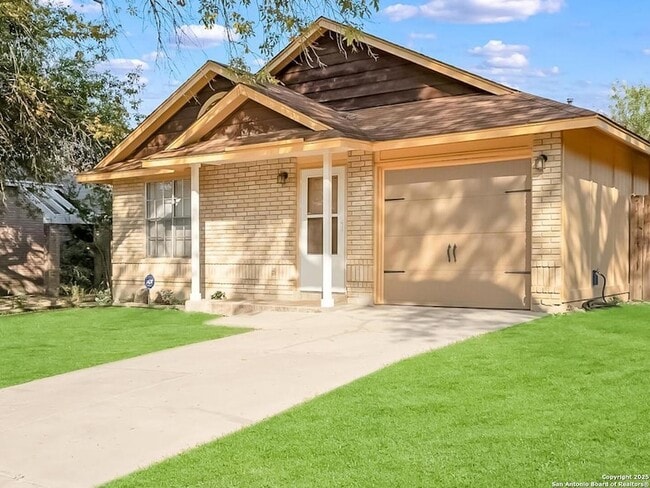 715 Meadow Gate in Converse, TX - Building Photo - Building Photo