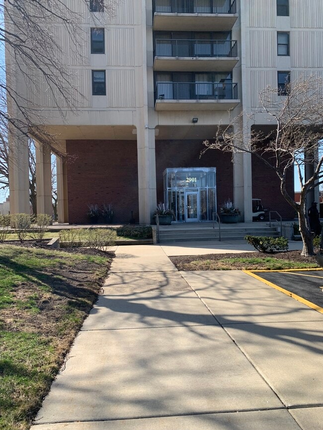 property at 2901 S Michigan Ave
