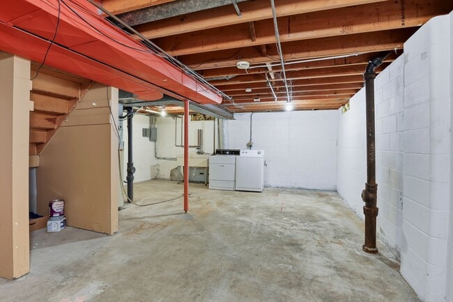 property at 846 Greenwood Ct