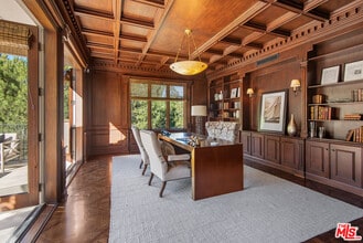 980 Stradella Rd in Los Angeles, CA - Building Photo - Building Photo