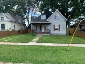 930 W Poplar St, Unit A in Springfield, MO - Building Photo