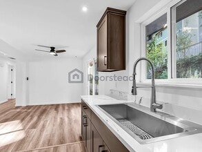 3533 NE 17th Pl in Renton, WA - Foto de edificio - Building Photo