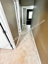 5205 Woodland Dr in Shawnee, KS - Building Photo - Building Photo