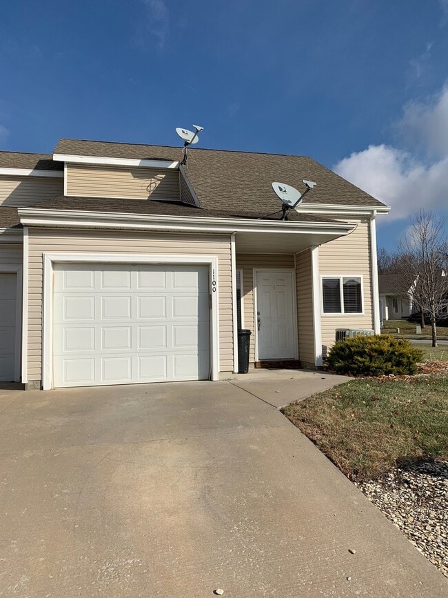 1100 Newfoundland Dr in Manhattan, KS - Building Photo - Building Photo