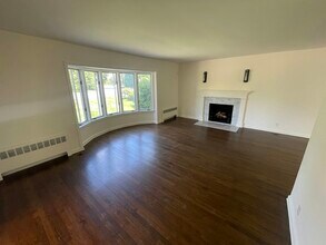 106 New Wilmot Rd in Scarsdale, NY - Building Photo - Building Photo