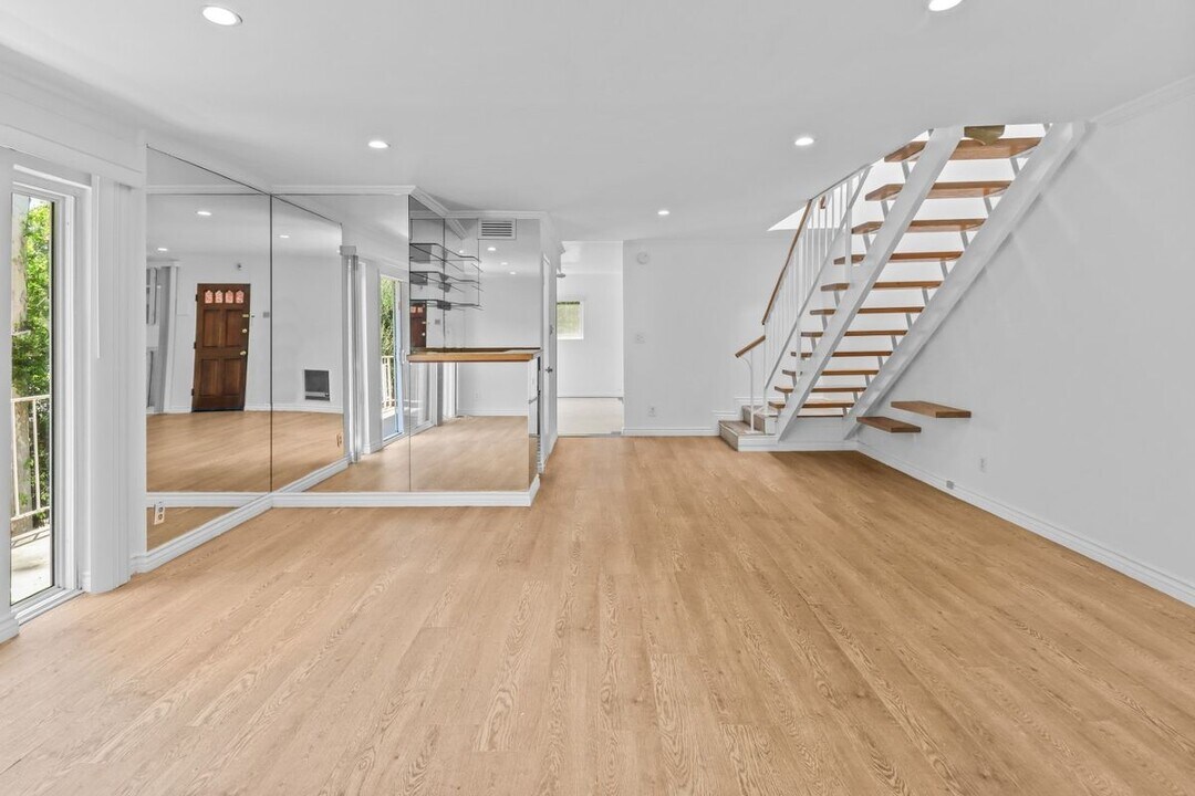 4610 Densmore Ave in Los Angeles, CA - Building Photo