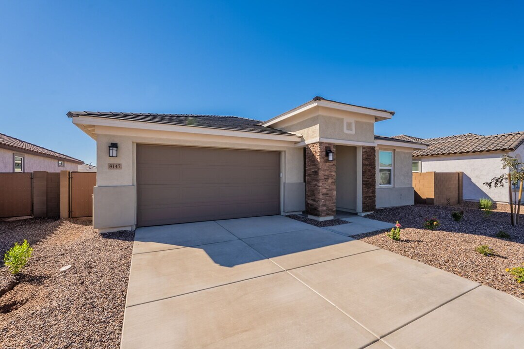 8147 E Paloma Ave in Mesa, AZ - Building Photo