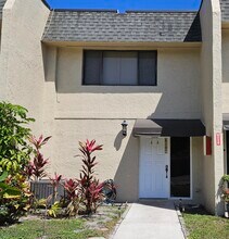 89 Deer Creek Rd in Deerfield Beach, FL - Building Photo - Building Photo