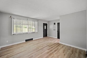 2727 Versailles Ave in McKeesport, PA - Building Photo - Building Photo