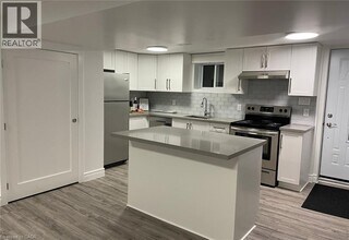 221 Ascot Ct in Oshawa, ON - Building Photo - Building Photo