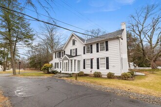 523 Danbury Rd in Wilton, CT - Building Photo - Building Photo