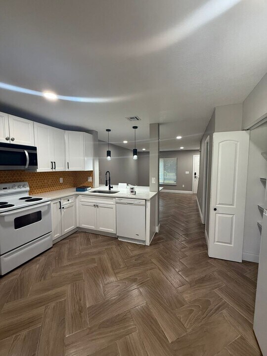 102 Kristi Ann Ct in Winter Springs, FL - Building Photo