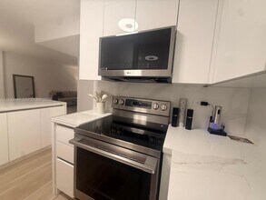 1500 Bay Rd, Unit 724S in Miami Beach, FL - Foto de edificio - Building Photo