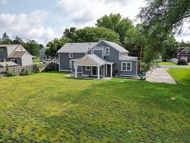 37 Wing Ln in Acushnet, MA - Building Photo - Building Photo