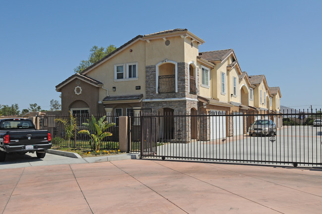 16221 Ceres Ave in Fontana, CA - Building Photo - Building Photo