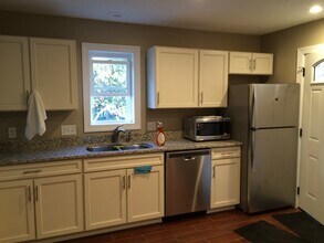763 S Aurora St, Unit B in Ithaca, NY - Foto de edificio - Building Photo