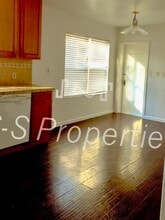 1929 Larkin Way in Sacramento, CA - Building Photo - Building Photo