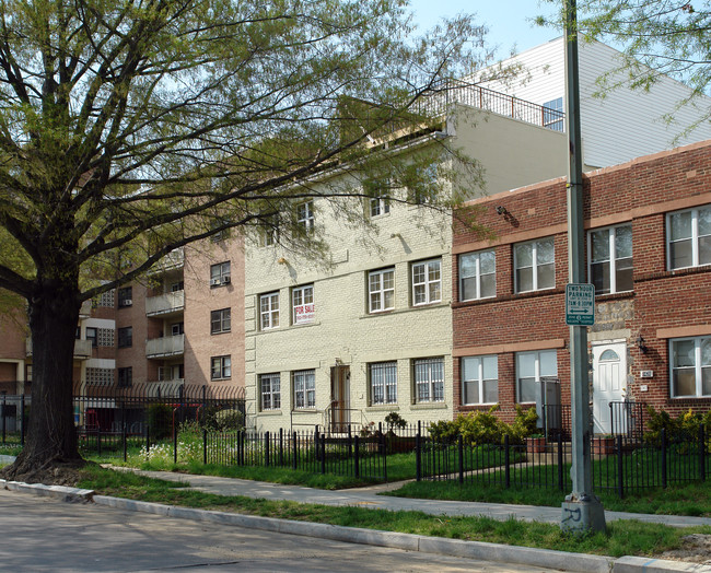 1424 L St SE in Washington, DC - Building Photo - Building Photo