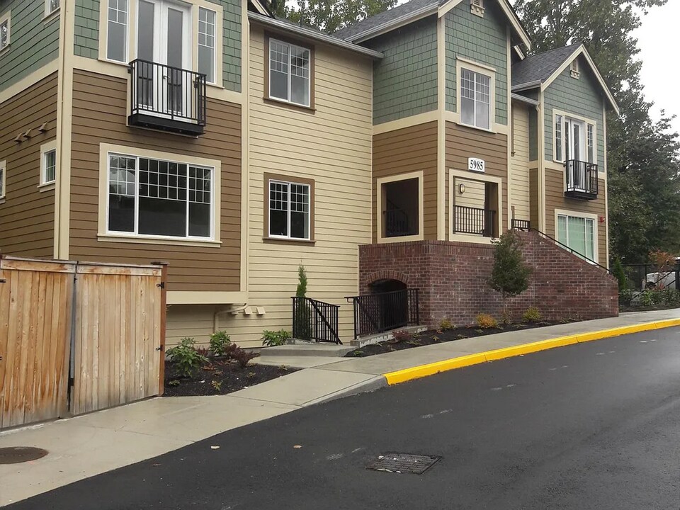 5985 185th Ct NE in Redmond, WA - Building Photo