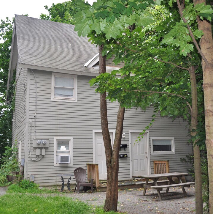 209 Williams St in Ithaca, NY - Foto de edificio