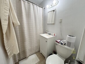 1477 Beacon St, Unit 109 in Brookline, MA - Foto de edificio - Building Photo