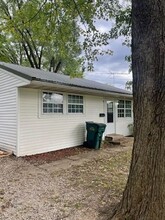 211 Cemetery Rd in Louisiana, MO - Foto de edificio - Building Photo