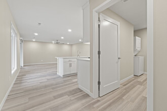 417 4th Ave, Unit F2 in Coralville, IA - Foto de edificio - Building Photo