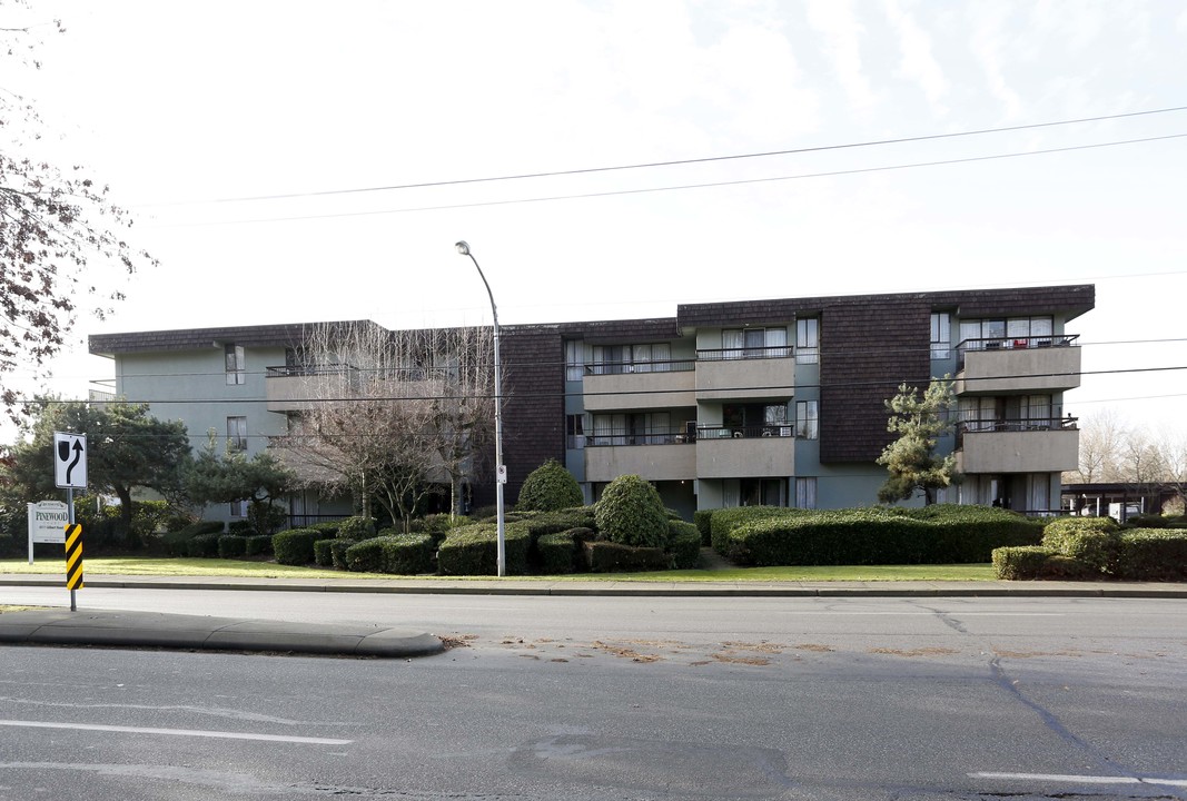 Pinewood Court in Richmond, BC - Building Photo