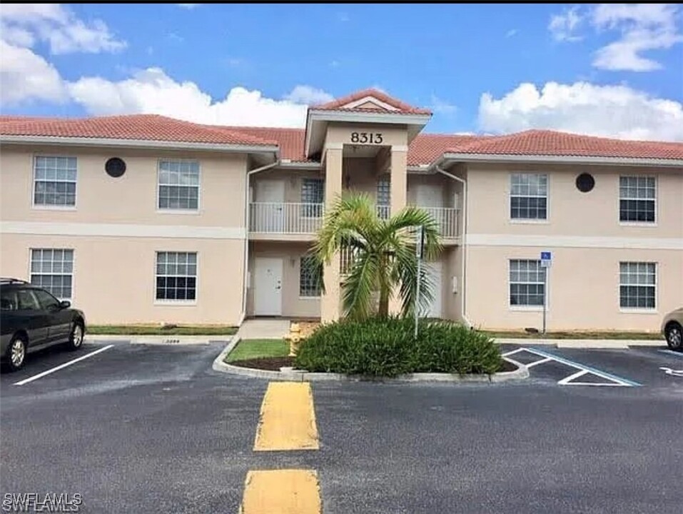 8313 Bernwood Cove Loop in Ft. Myers, FL - Building Photo