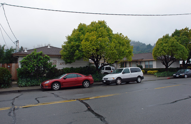 Woodland Apartments in San Rafael, CA - Building Photo - Building Photo