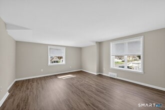 121 Milldale Ave in Southington, CT - Building Photo - Building Photo