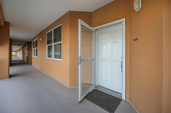 60 Surfview Dr in Palm Coast, FL - Foto de edificio - Building Photo