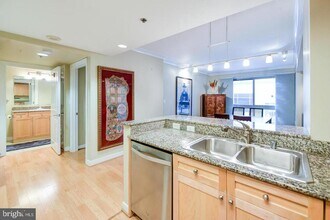 777 7th St NW in Washington, DC - Building Photo - Building Photo