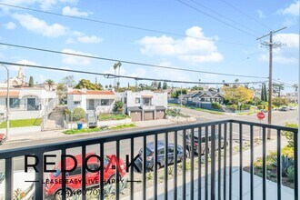 4000 Mont Clair St in Los Angeles, CA - Building Photo - Building Photo
