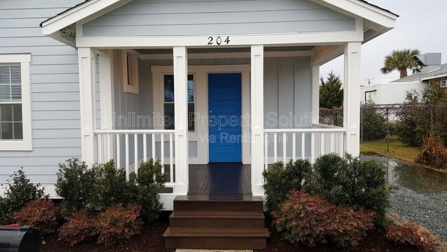 204 Cape Fear Blvd in Carolina Beach, NC - Building Photo - Building Photo