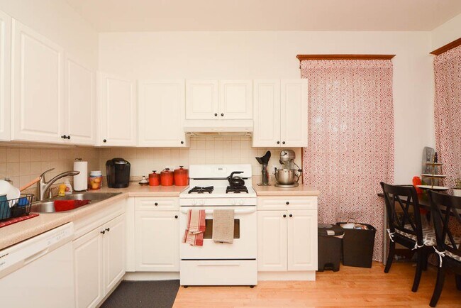 3701 W Wrightwood Ave, Unit 1 in Chicago, IL - Building Photo - Building Photo