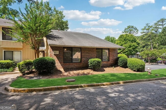 property at 2035 Powers Ferry Trce SE