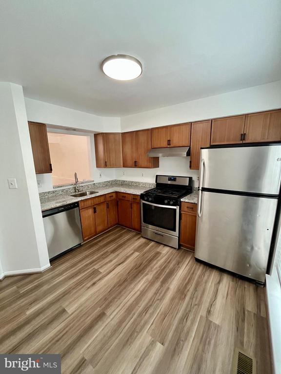 422 Nikki Terrace SE in Leesburg, VA - Building Photo - Building Photo