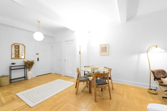 128 Central Park S in New York, NY - Building Photo - Building Photo