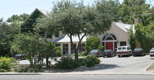 5607-5615 Broadway St in San Antonio, TX - Building Photo - Building Photo