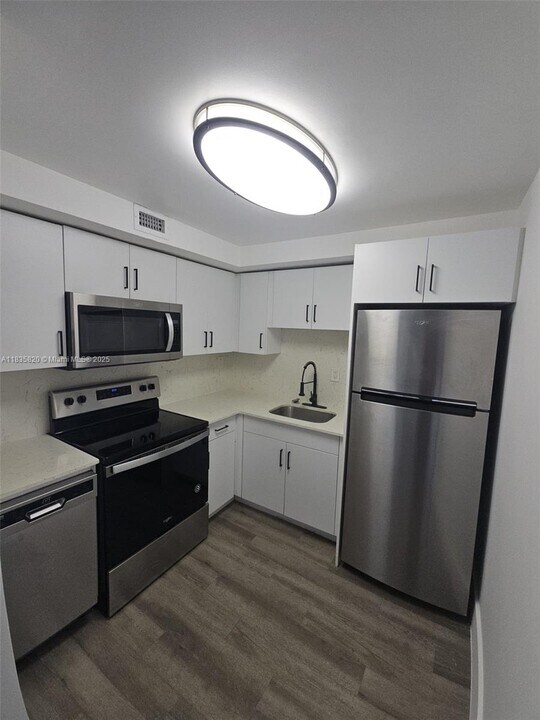 8101 Crespi Blvd in Miami Beach, FL - Building Photo