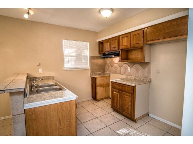 6916 Shady Grove Dr in San Antonio, TX - Building Photo - Building Photo