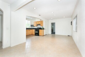 326 N Naomi St in Burbank, CA - Foto de edificio - Building Photo