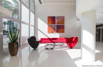 5701 Collins Ave, Unit 1406 in Miami, FL - Foto de edificio - Building Photo