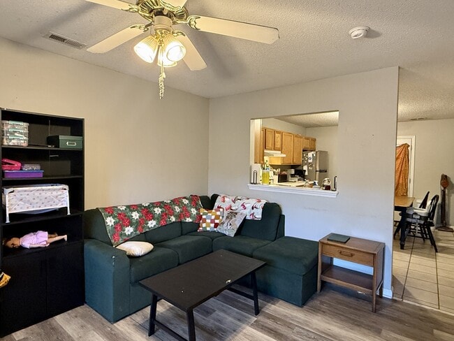 368 Hunting Green Dr in Jacksonville, NC - Building Photo - Building Photo