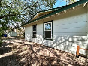 2309 Devonshire Dr in Austin, TX - Foto de edificio - Building Photo
