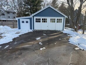 712 East St in Walpole, MA - Foto de edificio - Building Photo