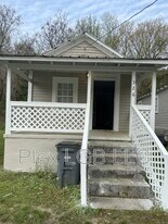 326 Daniel St in Lagrange, GA - Building Photo