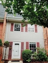 424 W Cadbury Dr in Lynchburg, VA - Building Photo